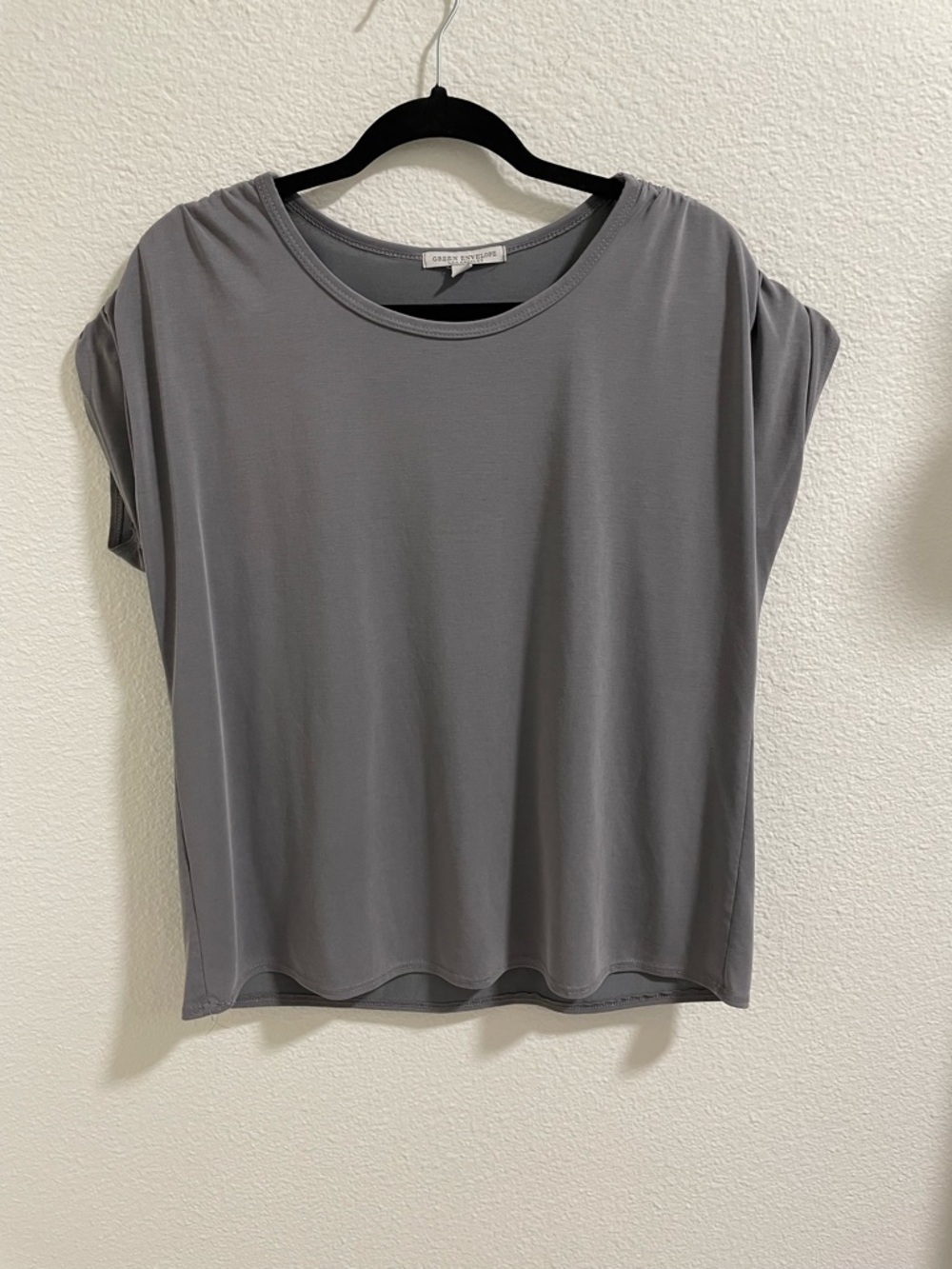 Green Envelope Women's Short Sleeve Relaxed Crewneck Top - Gray